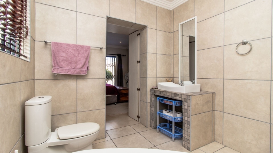 6 Bedroom Property for Sale in Franskraal Western Cape